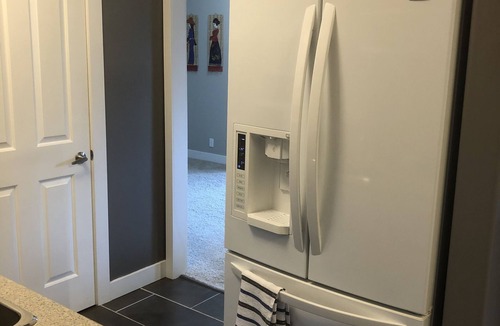 Regional District of Nanaimo House | Relax in hot tub after walk in ocean side park