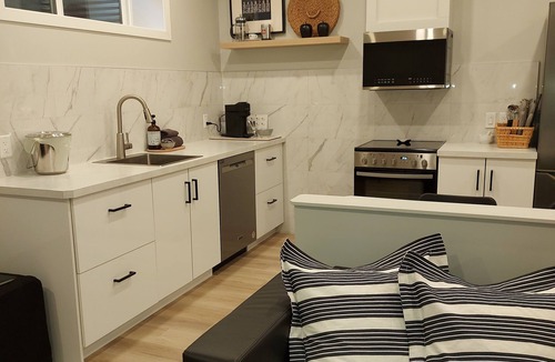 Saskatoon House | Relax on 4th!nBrand new, meticulously clean suite in perfect location!