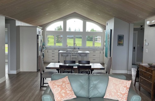 New London Cottage | Relax overlooking the beautiful New London Bay in our 3 bed, 2 bath cottage