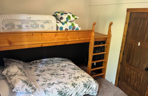 Central Okanagan Cottage | Relax, Recharge & Play - Private Lakeview retreat w/fire pit, big deck, Pets ok