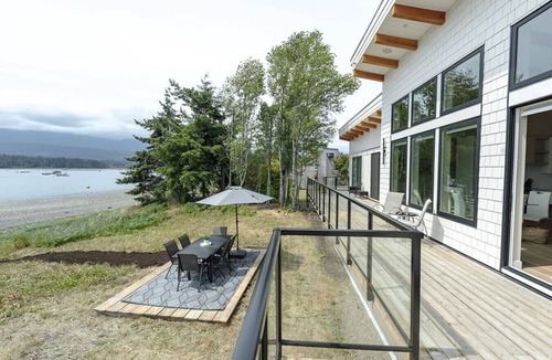 Regional District of Nanaimo House | Relax & Stay Awhile in Deep Bay