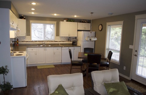Central Okanagan House | RELAX, You're on LAKE TIME! Business Licence # 5532