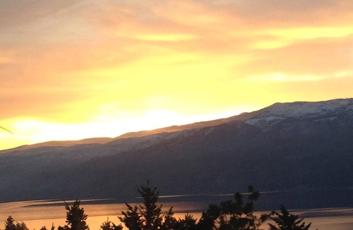 Central Okanagan House | RELAX, You're on LAKE TIME! Business Licence # 5532