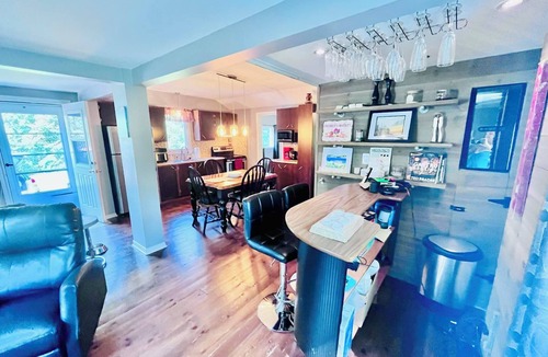 Cayamant Cottage | Relaxation in well appointed renovated cottage