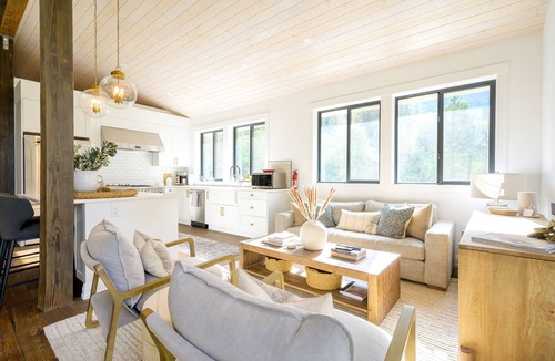Pemberton Meadows House | Relaxing country getaway in your dream house