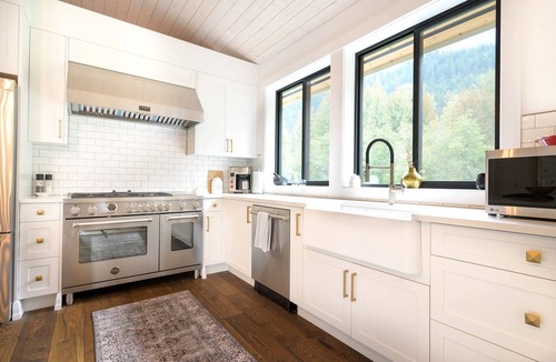 Pemberton Meadows House | Relaxing country getaway in your dream house