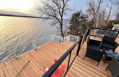 Scugog Cottage | Relaxing Lake Scugog Cottage – Stunning Sunsets, Great Fishing place!