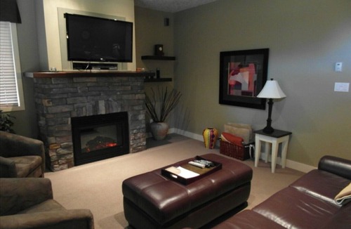 East Kootenay Hotel | Relaxing Resort Retreat - Swim Golf Or Ski 3 Bedrooms at Bighorn Meadows