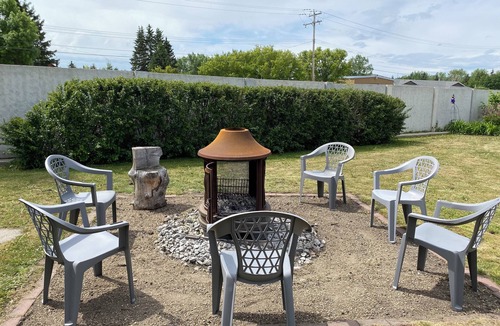 Lacombe Cabin | Relaxing Stay: Your Own Pool, Hot Tub, Gazebo, Gym & More!