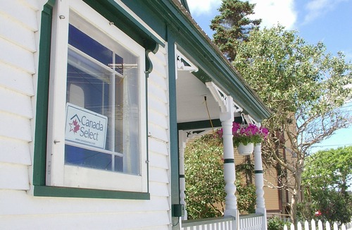 Bonavista House | Remodeled Heritage Home in centre of town w/firepit