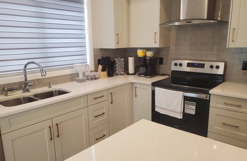 Southeast Calgary House | Remote Work Ready/AC/Lake Access/Near South Health Campus/Games