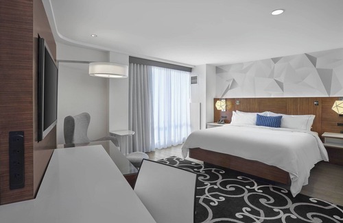 Edmonton International Airport Hotel | Renaissance Edmonton Airport Hotel