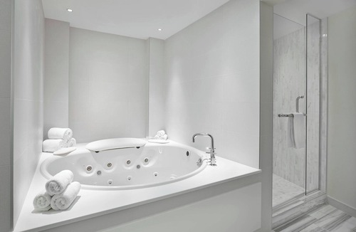 Edmonton International Airport Hotel | Renaissance Edmonton Airport Hotel