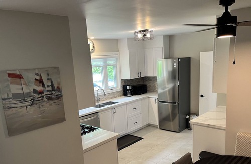 Meaford House | Renovated 5 bedroom, 2 bath house in Meaford. 4 min ride to beach, 20 to Blue Mt
