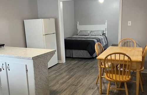 Downtown Apartment | Renovated Bachelor, Stephenvillenn