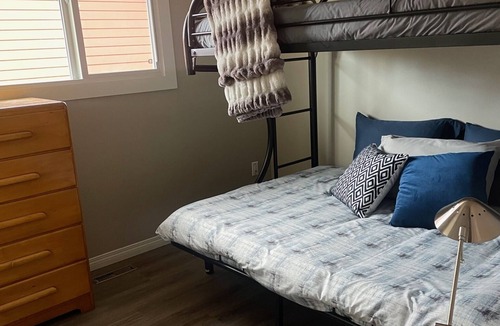Cochrane House | Renovated Half-duplex w/private space, right in town, 1hr to the Rocky Mountains