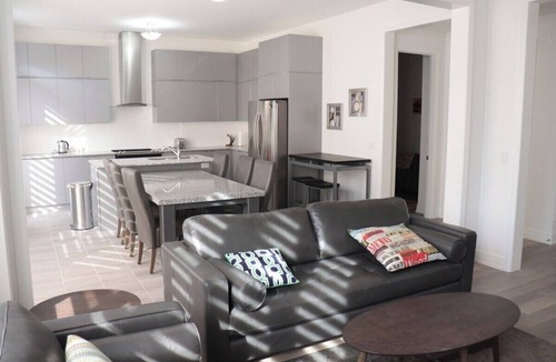 York Regional Municipality House | Renovated Home with Tall Ceilings in Prime Location
