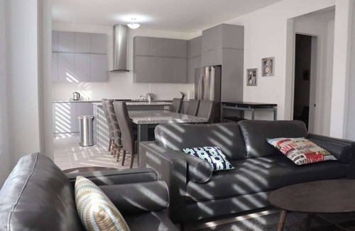 York Regional Municipality House | Renovated Home with Tall Ceilings in Prime Location