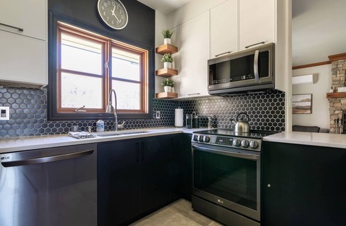 Mont-Tremblant Condo | RENOVATED LUXE 3 bedroom vacation home ski-in/out
