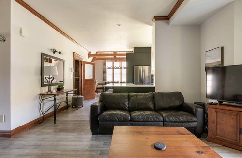 Mont-Tremblant Condo | RENOVATED LUXE 3 bedroom vacation home ski-in/out