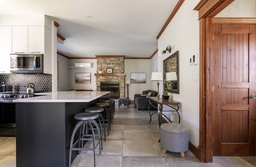 Mont-Tremblant Condo | RENOVATED LUXE 3 bedroom vacation home ski-in/out