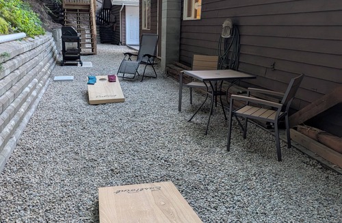 Blind Bay Cabin | Renovated Shuswap Lake Cabin in Blind Bay | Sleeps 12 | Walk to Lake & Marina
