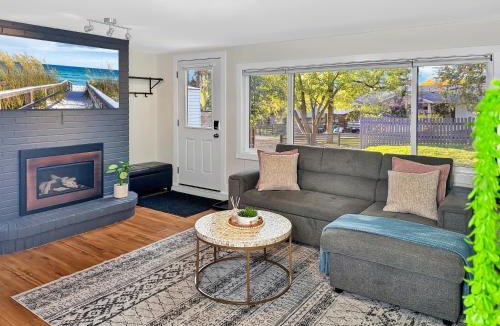 Williams Lake House | Renovated Suite in WL, 5 Min to Downtown, All New Appliances, Self Check-In