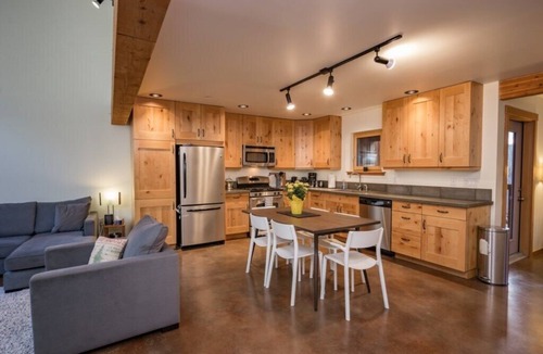 Rossland House | Representing the Art of Mountain Living.