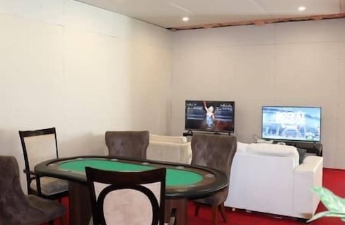 Port Stanton House | Resort, lakefront, hot tub Sauna pet-friendly #3
