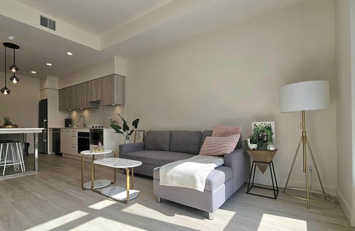 South Pandosy Apartment | Resort-style Waterfront Condo with Large Terrace, Pool, Hot Tub & Gym