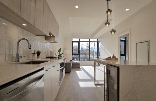 South Pandosy Apartment | Resort-style Waterfront Condo with Large Terrace, Pool, Hot Tub & Gym