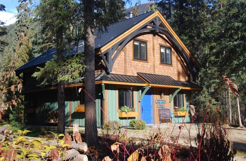 Mount Robson Cabin | Revelation Valley Carriage House near Jasper National Park