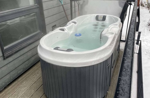Revelstoke Condo | Revelstoke - L'Austin Rêve-Private Hot Tub- 2 minutes to Revelstoke Mountain resort