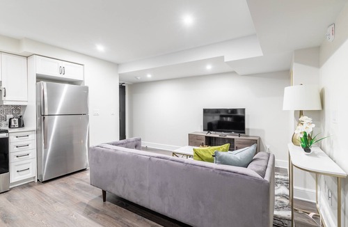 Smiths Falls Apartment | Rideau Comfort 2BD 1BA Apartment. Free parking