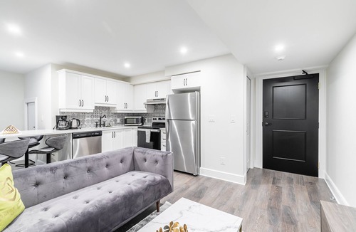 Smiths Falls Apartment | Rideau Comfort 2BD 1BA Apartment. Free parking