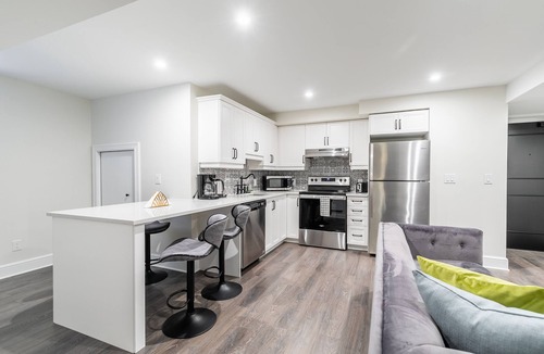 Smiths Falls Apartment | Rideau Comfort 2BD 1BA Apartment. Free parking