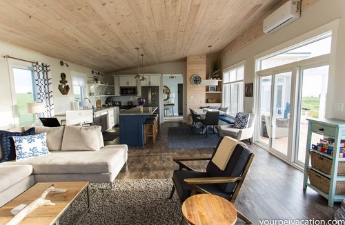 Sea View House | Riley Crest - Oceanview, walk to beach, modern, air conditioned - loft