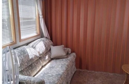 Riondel House | Riondel Lake view guest cottagen