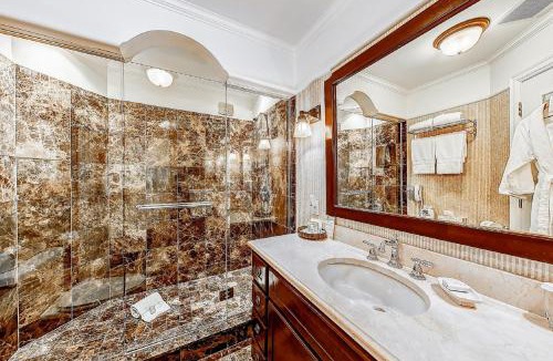 Ayers Cliff Hotel | Ripplecove Hotel & Spa