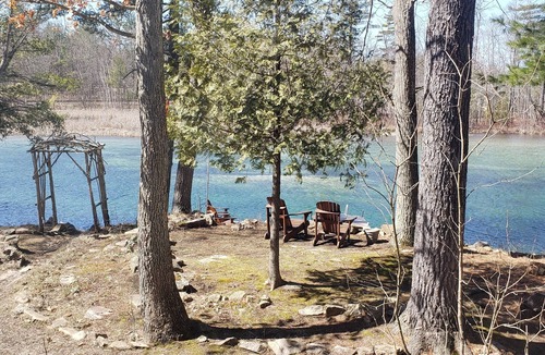Washago House | River Front Cottage Washago, gateway to Muskoka 3BRs, 2.5 Baths. Easy Access