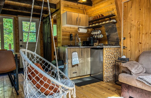 Sainte Rose du Nord Cabin | River/Wooden hottub Luxurious Shack in the forest