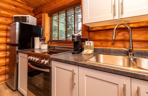 Regional District of Nanaimo Cabin | Riverbend Cottages & RV Resort