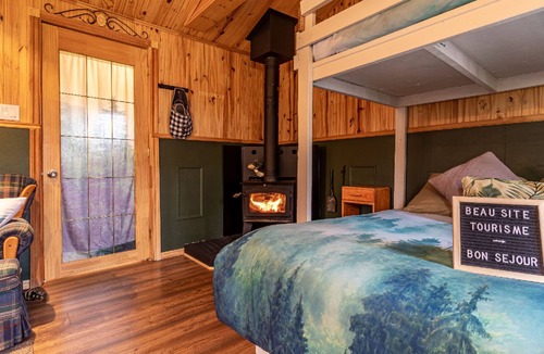 Lac-Etchemin Ski Chalet | Riverside chalet with fire pit, indoor fireplace, perfect for nature retreats.