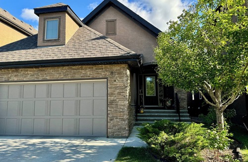 Quarry Park House | Riverside Haven in Quarry Park. Classy bungalow close to fun & nature.