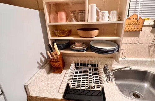 Bancroft Apartment | Riverside suite on York River in town free parking nn