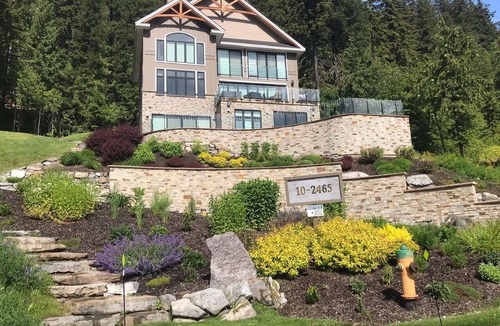Revelstoke House | RMR: Luxury Ski-in/out Mountain-side 4 Bedroom Home (Sleeps 10).