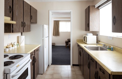 Gorge -Tillicum Area Hotel | Robin Hood Inn & Suites