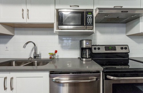 Colwood House | Robson Place Suite*
