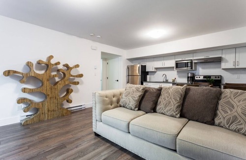 Colwood House | Robson Place Suite*