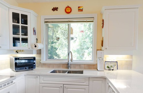 North Cowichan House | Rockwood Terrace: 55 + Ideal for Extended Stays